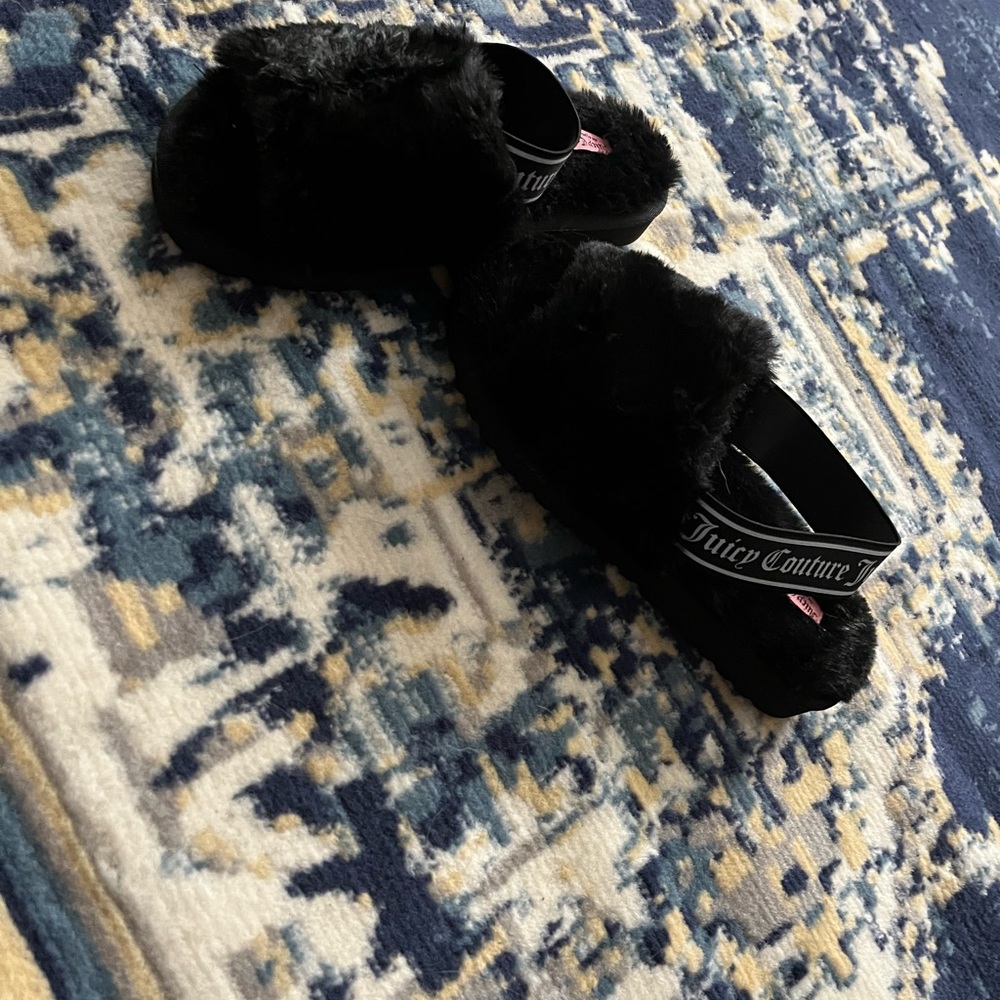 Slipper’s, never worn, size 6, Brand Juice Couture